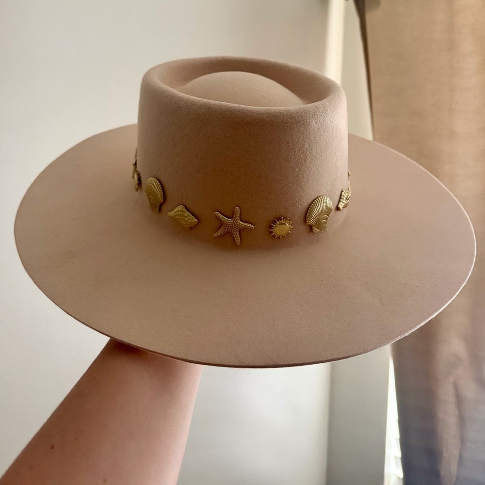 Lack of Color Seaside Boater L Hat Beige Wide-Brim Felt with Gold Shells